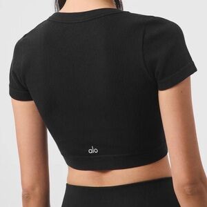Alo Yoga / Black Crop Top